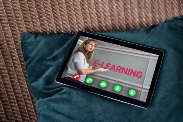tablette avec e-learning formations e-learning 100% autonome Généralités de la Micro-Entreprise et ses Déclarations